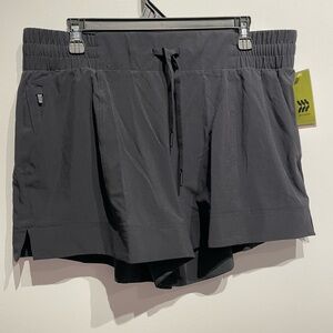 All in Motion Women’s Woven Mid-Rise Shorts 4” Black Size Large NWT